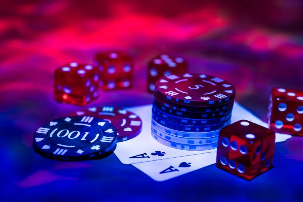 Live Qiu Qiu dealer in studio with camera and card deck